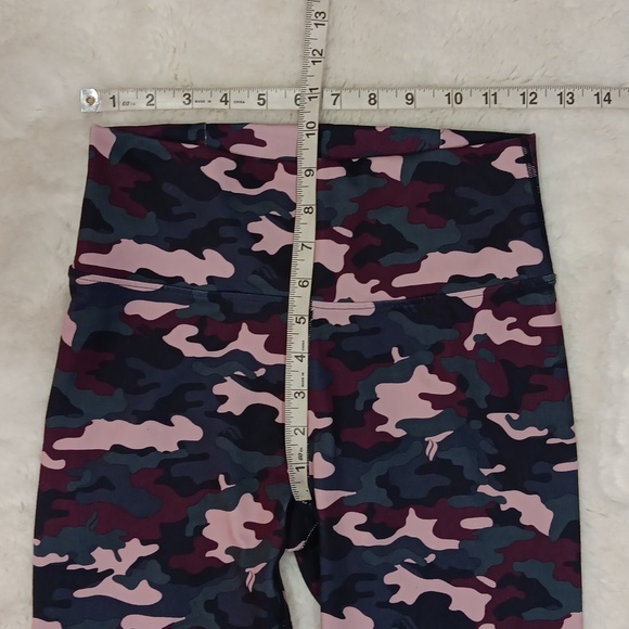 New Fabletics Kessler high waisted strappy 7/8 tight camo print leggings - Picture 9 of 12